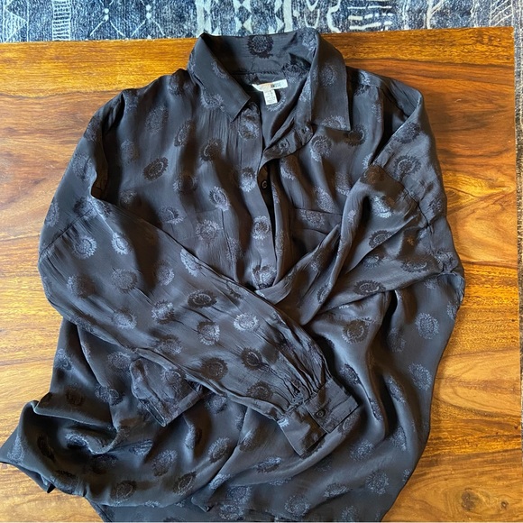 AMUSE Society. Flowy, black blouse. Size medium. - Picture 3 of 4